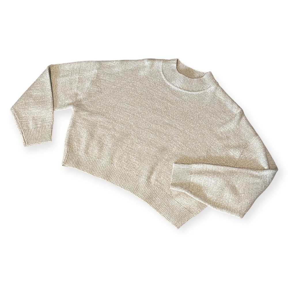 Divided lightweight sweater